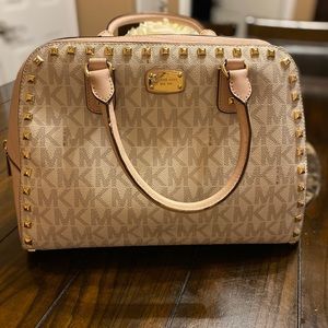 Micheal Kors baby pink and white purse